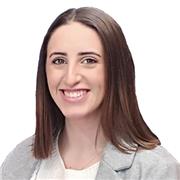 Profesora de primaria apta para impartir clases de refuerzo y apoyo educativo en un gran rango de edades, sobre todo de 6 a 12 año