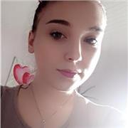 Professeur particulier qui donne des cours de soutiens aux étudiants en droit en distanciel