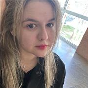 Periodista con más de cinco años de experiencia y profesora titulada en Lengua Castellana y Literatura y ELE.