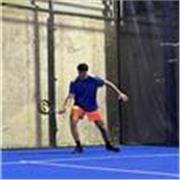 Soy Alejandro del Cura, jugador federado y entrenador de pádel apasionado por este deporte. Mi objetivo es ayudar a cada alumno a 