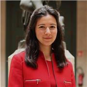 Diplômée en droit et histoire de l'art - cours d'histoire de l'art, du primaire à l'université
