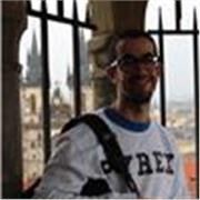 Studente di ingegneria meccanica, 21 anni, fornisce una mano per le materie scientifiche