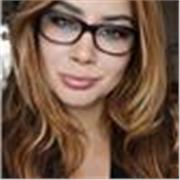 Tutor esperta in metodo di studio e recupero materie, con anni di esperienza, offre lezioni private online per studenti.