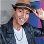 Profesor de salsa con más de 5 años de experiencia, alegre y apasionado por el baile, imparto clases de manera virtual para todos