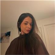 Ancienne hôtesse de l'air, polyglotte et passionnée par les langues, je propose des cours vivants et adaptés.