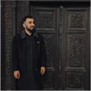 Qualified English Teacher, provides personalized English Lessons Online and in Paris