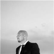 Musicista polistrumentista con esperienza ventennale in ambito internazionale offre la sua serietà e disponibilta per lezioni di chitarra e basso elettrico. Include anche lezioni di teoria, solfeggio e armonia