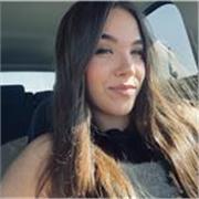 Soy Alba estudió para cuidar personas dependientes y también niños 