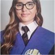 Soy estudiante universitaria en el Grado de Estudios Ingleses, con certificado Cambridge B2.