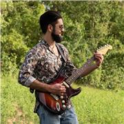 Insegnante laureato in Chitarra Jazz offre lezioni di chitarra moderna per tutti i livelli