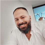 Como docente, mi enfoque se caracteriza por ser organizado y práctico. Mi principal objetivo es adaptar mis clases según las necesidades individuales de mis estudiantes, permitiendo un aprendizaje efectivo y personalizado