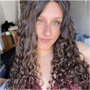 Profesora de catalan (o cualquier otra asignatura) imparte clases a niños/as, especialmente, de primaria