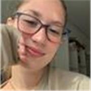Tengo el b2 de inglés, pero también puedo ayudar con español. En mi instituto, le doy clases a una chica senegalesa para aprender castellano.