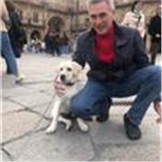 Profesor de economía y administración de empresa apto para todos las edades.