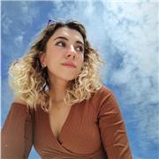 Laureata in Biotecnologie impartisce lezioni di biologia a studenti del liceo