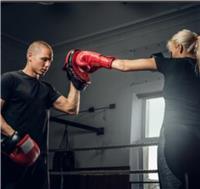 Doy clases particulares de boxeo, Kick boxing, mma , tengo material, sala para poder hacer la clase , me puedo desplazar, tengo muchos años de experiencia, me adapto a tus necesidades