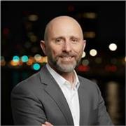 Docente acreditado en Formación Profesional para el Empleo con Máster en IA e Innovación por Microsoft y Founderz, certificado por