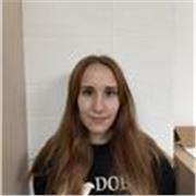 Soy una alumna de ciclo superior de educación infantil, he hecho el bachillerato humanístico y me encanta la literatura. 