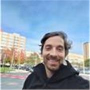 Professor nativo de inglés imparte classes particulares con enfoque en conversación y gramática. Disponibilidad: las tardes (en el día trabaja en un colegio bilingüe en a Coruña)