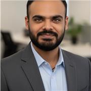 Engagierter Nachhilfelehrer mit Erfahrung in Mathematik, Physik und Englisch