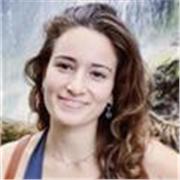 Profesora imparte clases de valenciano, castellano, latín a niños de todas las edades