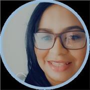 Profesora del área de sociales para dar clases a niños de todas las edades