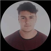 Profesor de apoyo escolar personalizado, desde primaria hasta ESO. Título First B2 de inglés, Euskera nivel medio. Graduado universitario y estudiante de máster
