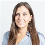 Laureata in interpretariato e traduzione (francese e inglese) e residente in Francia dal 2016, impartisco lezioni di francese a distanza. Adoro le lingue e l’ascolto e la voglia di trasmettere qualcosa sono parte fondamentale del mio lavoro. Il mio numero