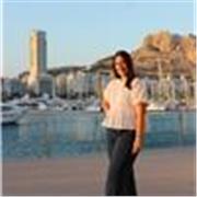 Profesora titulada con más de 4 años de experiencia. 