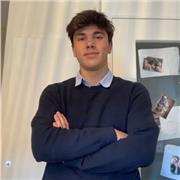Actuellement étudiant en licence de gestion internationale, je propose des cours en ligne ou sur Angers pour vous aider à exceller en maths, histoire, géopolitique et anglais, du primaire au lycée. Ensemble, atteignons vos objectifs académiques!