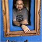 Construyo marcas y lidero equipos. Enseño marketing desde la práctica, no desde la teoría.