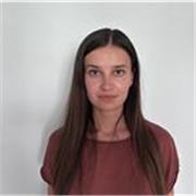 Tengo experiencia trabajando con grupos de niños, adolescentes y adultos a través del teatro y la educación artística.