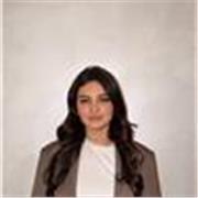 Ciao! Mi chiamo Lucrezia e offro lezioni da remoto per bambini della scuola primaria, con un approccio coinvolgente e paziente