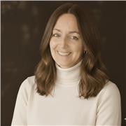 Profesional, responsable y cercana, con vocación docente. Daré clases a personas que quieran mejorar profesionalmente.