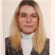 Soy una estudiante que le encanta dar clases de inglés a cualquiera que lo necesite