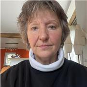 Ancienne directrice d’une école élémentaire et formatrice à l’université pour les futurs enseignants.