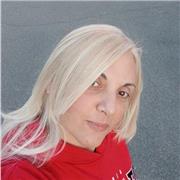 Sei alla ricerca di un insegnante simpatica ed allo stesso tempo professionale per imparare l'inglese o l'italiano?