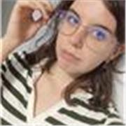 Estudiante de grado universitario con nivel de inglés B2 y conocimientos básicos en otras materias como matemáticas.