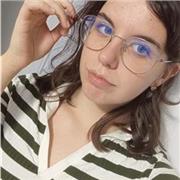 Estudiante de grado universitario con nivel de inglés B2 y conocimientos básicos en otras materias como matemáticas.