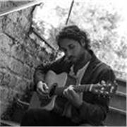 Sono un insegnante di Musica (con Biennio Magistrale in Didattica della Musica e nuove Tecnologie Musicali).
Tengo lezioni di:
• Canto moderno e tecnica vocale; 
• Songwriting;
• Teoria, solfeggio, armonia;
• Chitarra;
• Nuove tecnologie musicali