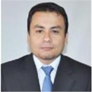 Ingeniero imparte clases de Matematica para estudiantes