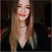 Laureata in psicologia clinica impartisce lezioni in ambito umanistico