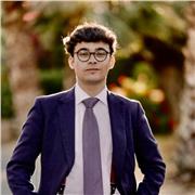 Estudiante de Derecho y Ade que tiene experiencia enseñando a niños