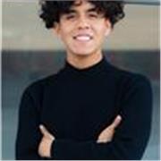 Maestro de apoyo para alumnos de distintas edades basado en sus necesidades