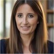 Laureata alla facoltà di lettere, impartisce lezioni di italiano, letteratura, storia e geografia per adulti, ragazzi e bambini. 