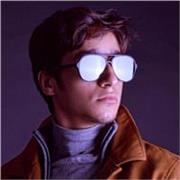 ¡Me defino como una persona tranquila! ¡Sé cómo comunicar mis habilidades sociales y son bastante interesantes! y sé cómo manejarme en situaciones complicadas