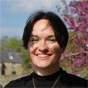 Professeure des écoles formée initialement en Mathématiques, donne des cours particuliers pour le collège et le lycée en ligne