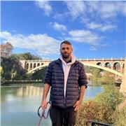 Hello! Je suis Amir, professeur d’anglais originaire de Londres. Mes cours sont ludiques et centrés sur la conversation