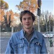 Profesor con dos años enseñando inglés en colegios publicos en Madrid y ofreciendo clases particulares.