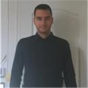 Coach musculation débutant motivée et souriant